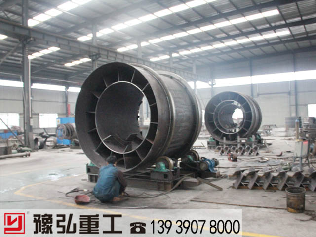 豫弘三回層烘干機(jī)生產(chǎn)現(xiàn)場(chǎng)